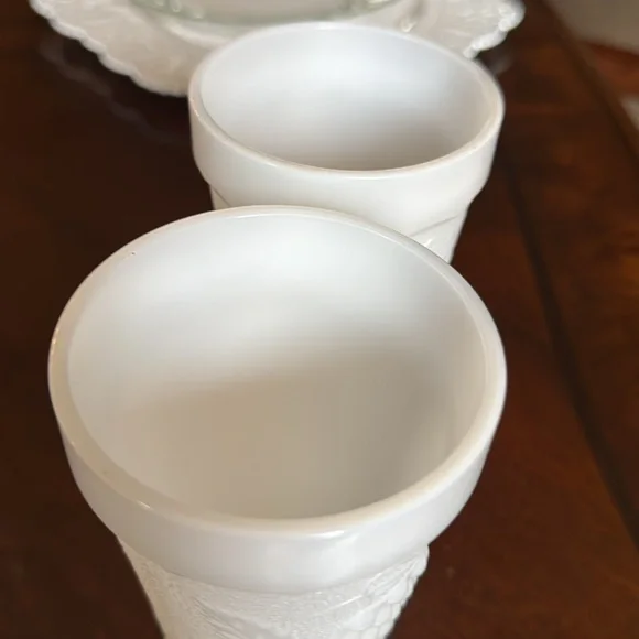 Milk glass goblets-set of 2 - Picture 3 of 3